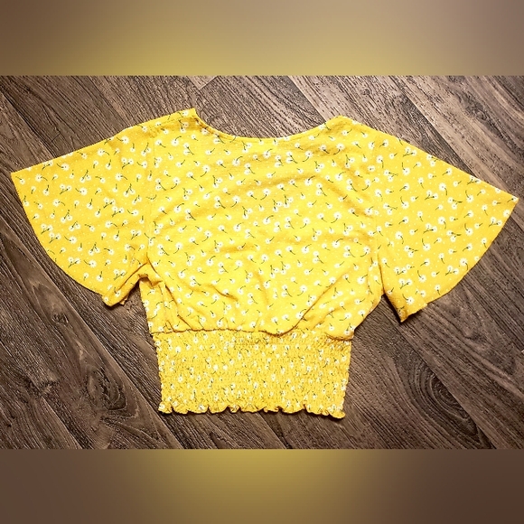 FULL CIRCLE TRENDS ADORABLE FLORAL TOP | SIZE SMALL - Picture 6 of 6